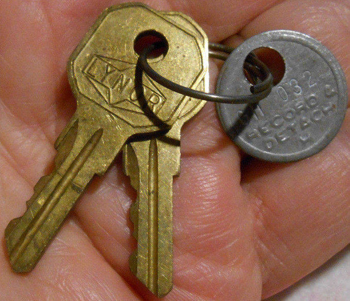 Lot of 2 Vintage Old Lynor TriMark RV Camper Truck Cap Door Brass Keys GH032