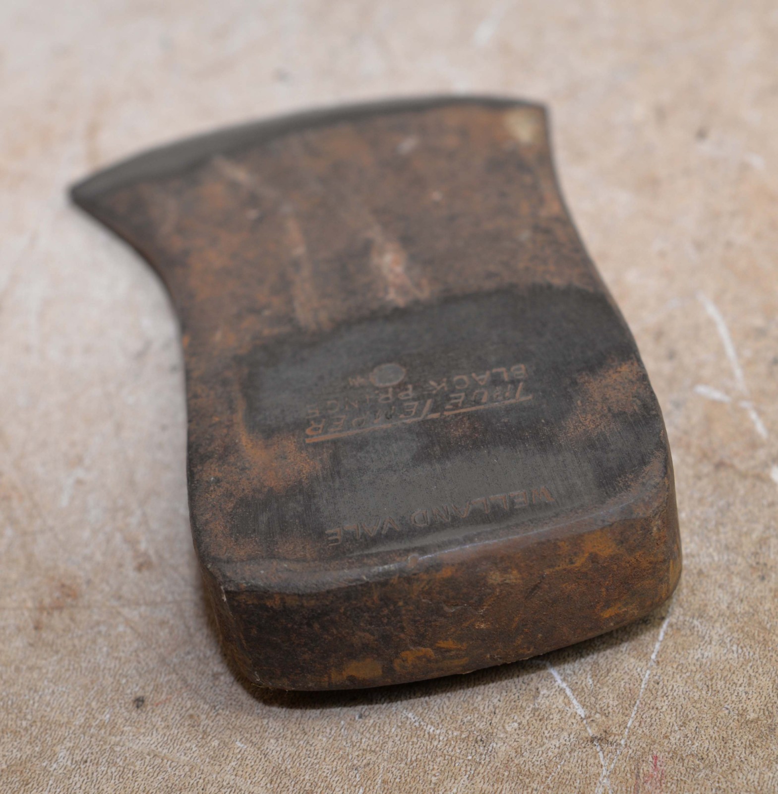 Rare Welland Vale True Temper Black Prince 3 1/2 lb collectible embossed axe A1