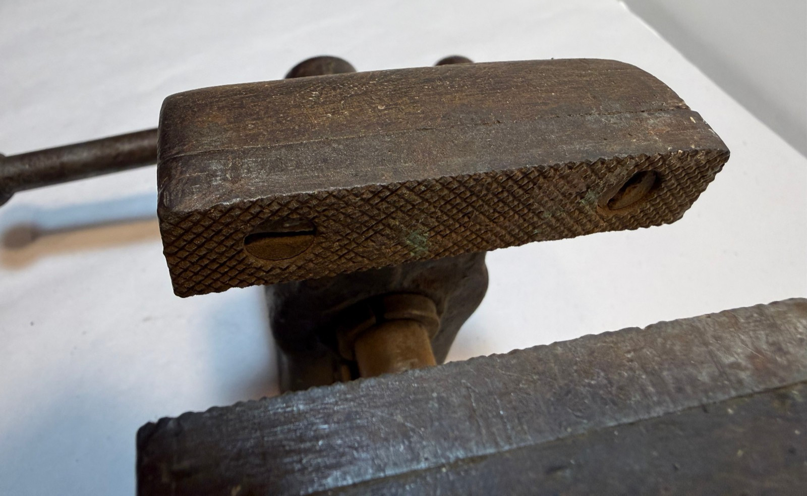 Vintage Columbian No. 143 Fixed Bench Vise