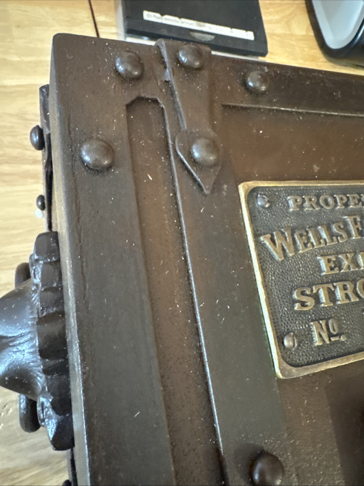 Colt Rifles Strong Box Cast Iron Metal Pony Express Yellowstone Wyatt Earp Chest