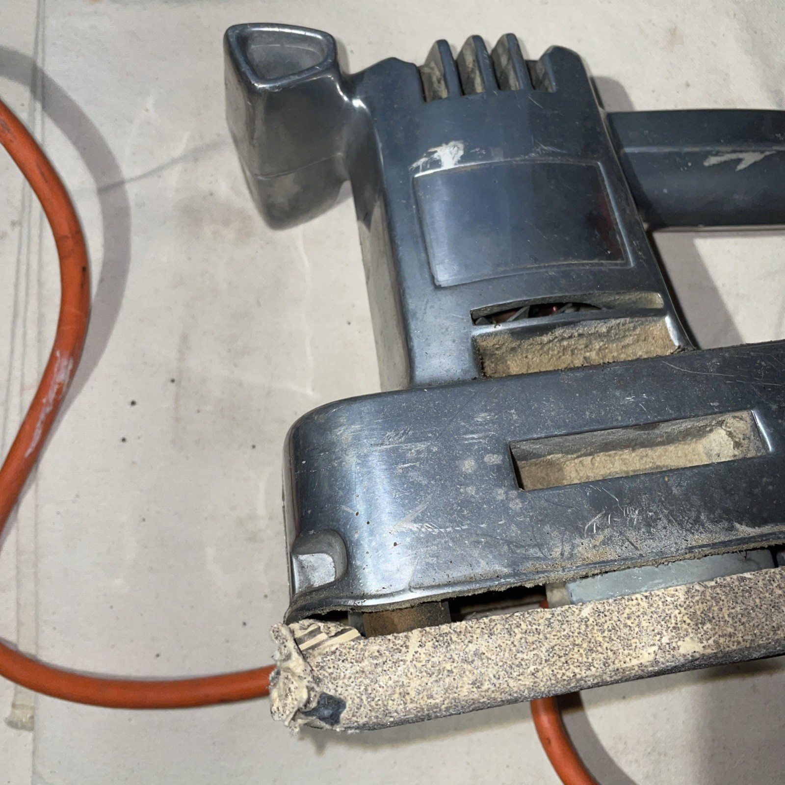 BLACK N DECKER- Vintage Deluxe Dual Action Sander- U-240 Volts-120-Amps-2.5