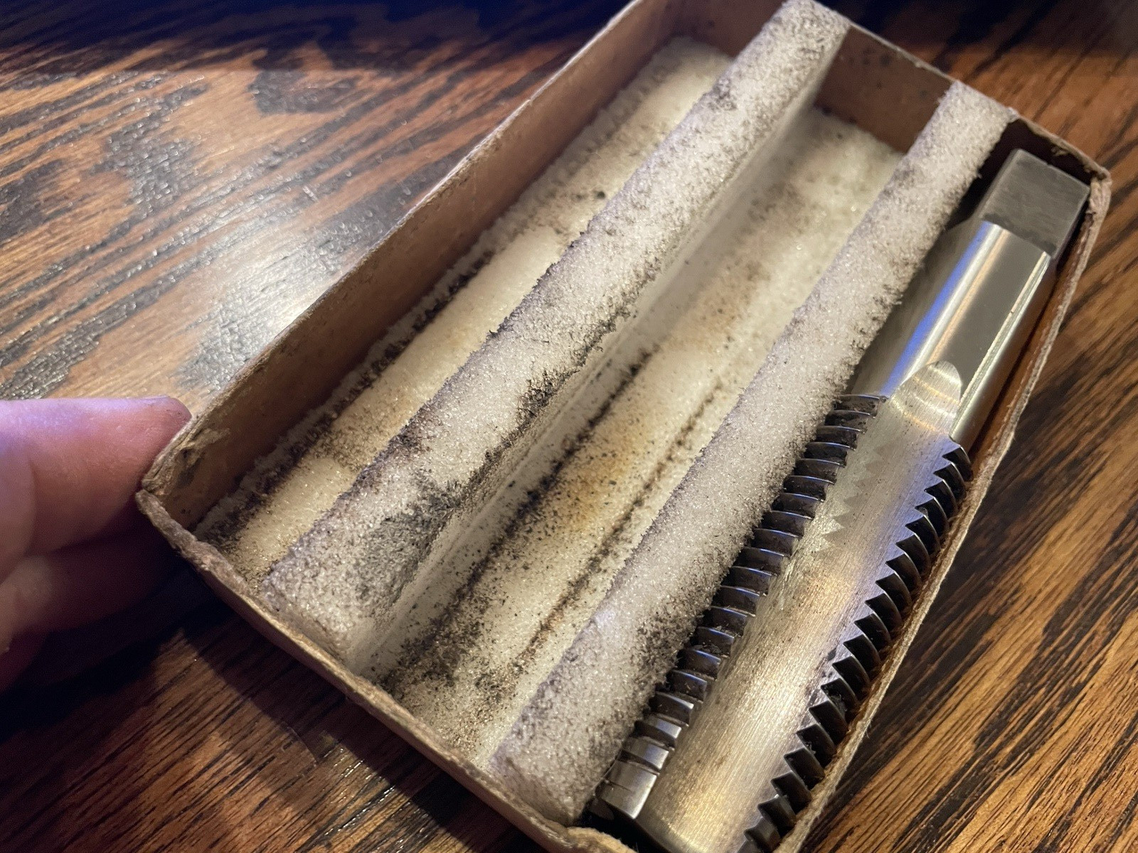 Vintage Bay State H. S. Plug Taps in box 1″ 8 NC GH4 High Speed Steel machinist