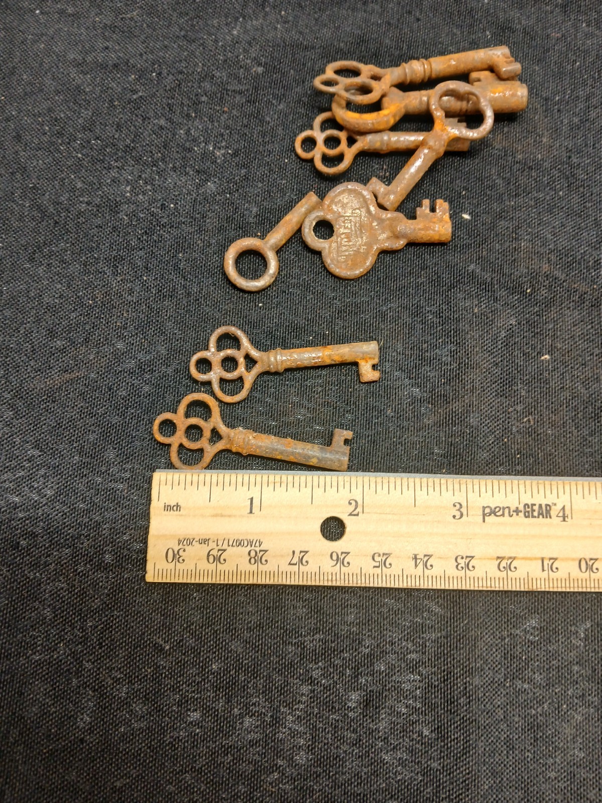 vintage set of 10 skeleton keys