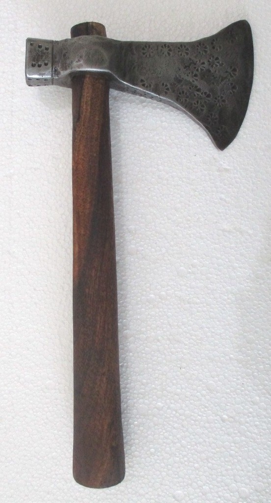 ANTIQUE AXE WITH HAMMER RARE UNUSUAL TOOL FINE DESIGN .