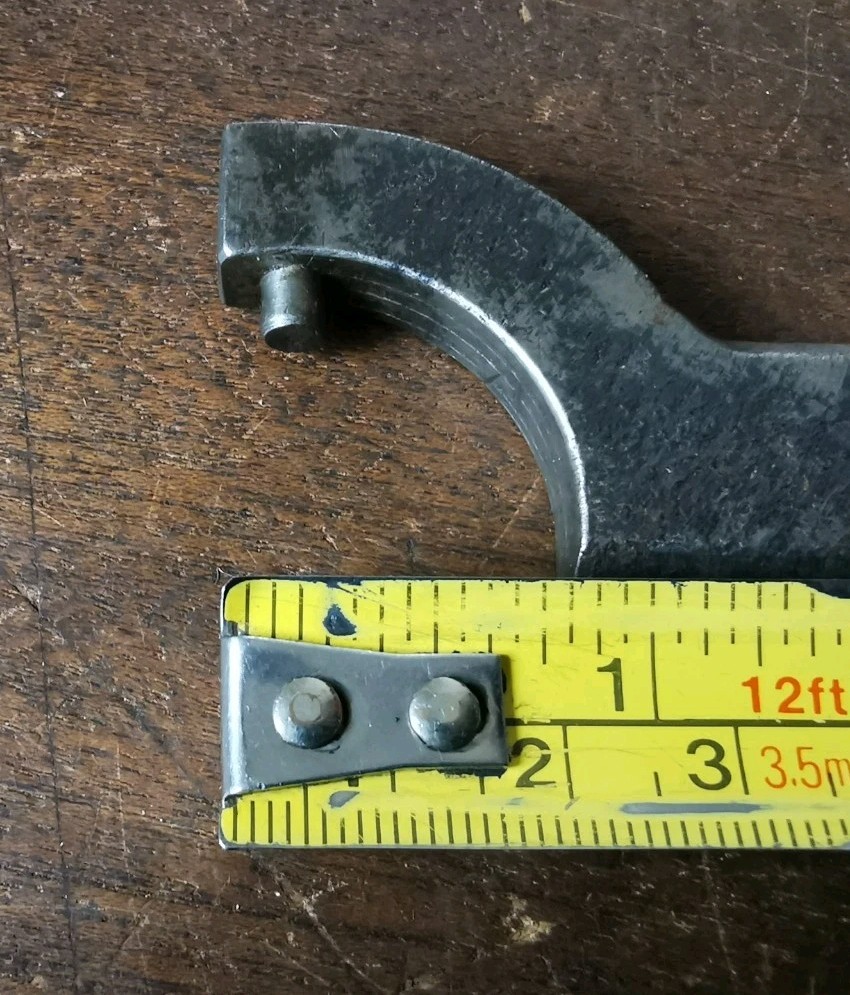 Vintage peg spanner to clear, 132mm long, no makers name.