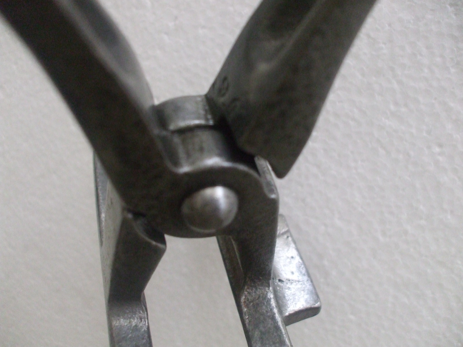 VINTAGE MOUNT CANVAS FABRIC UPHOSTERY STRECTCHING PLIER OLD TOOL