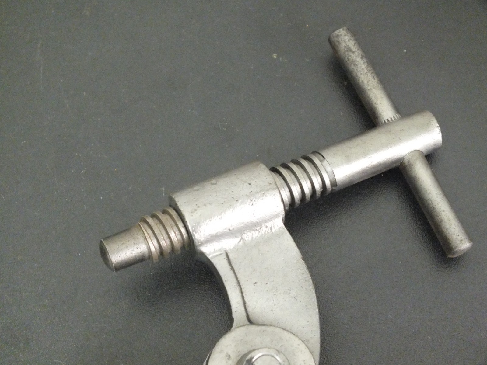 VINTAGE HOLDFAST BENCH CLAMP BY WODEN X110
