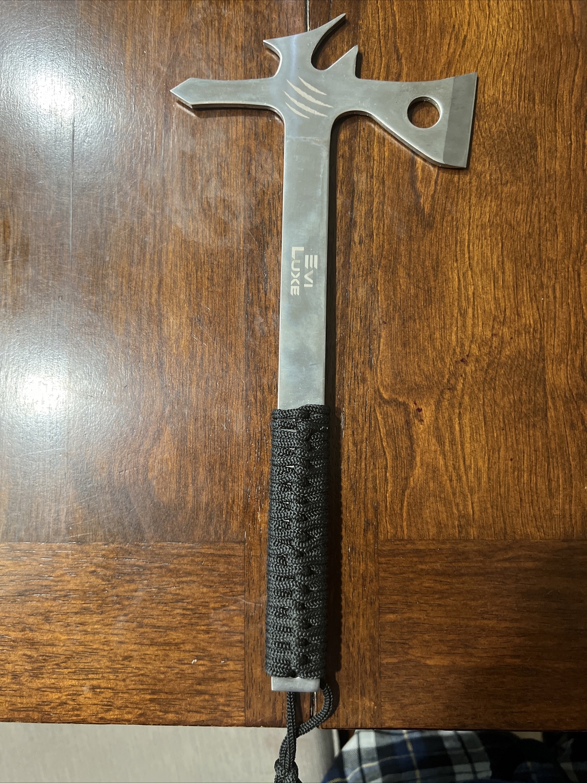 Evi Luxe Axe