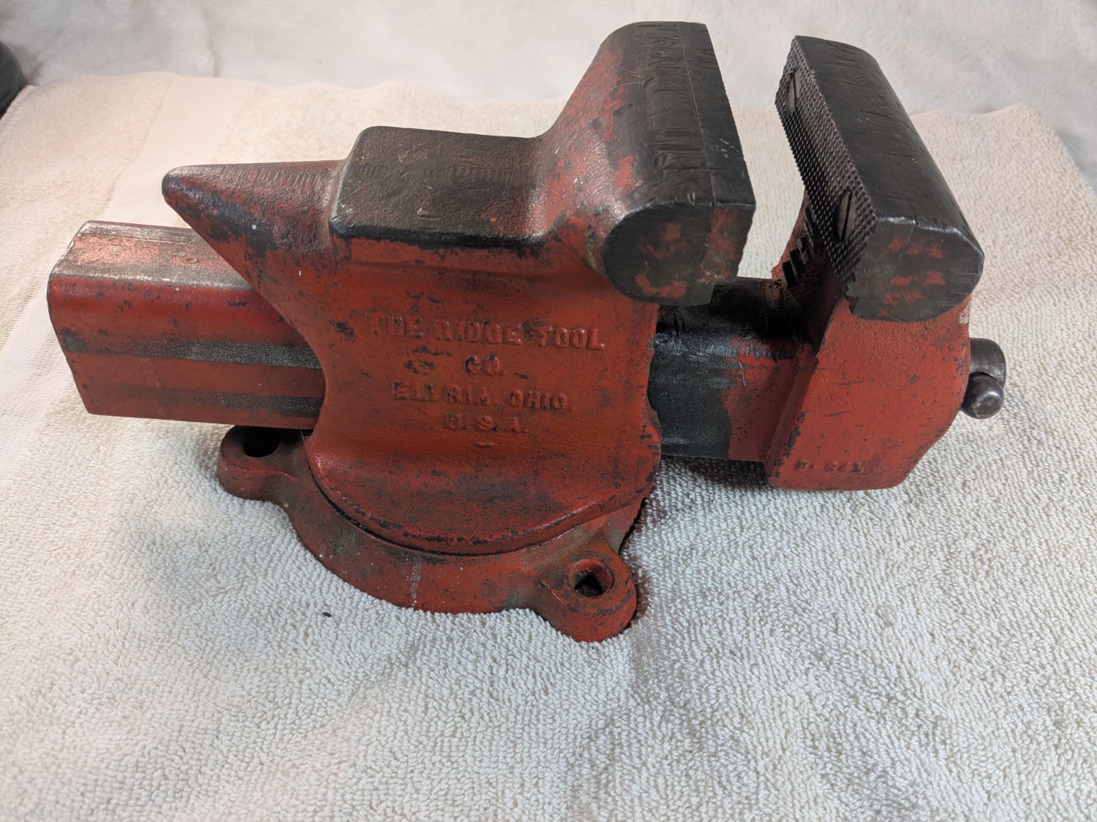 Vintage Ridge Tool Co 400-R Steel Slide Vise 4″ Jaws W/Pipe Jaws Elyra, Oh, USA