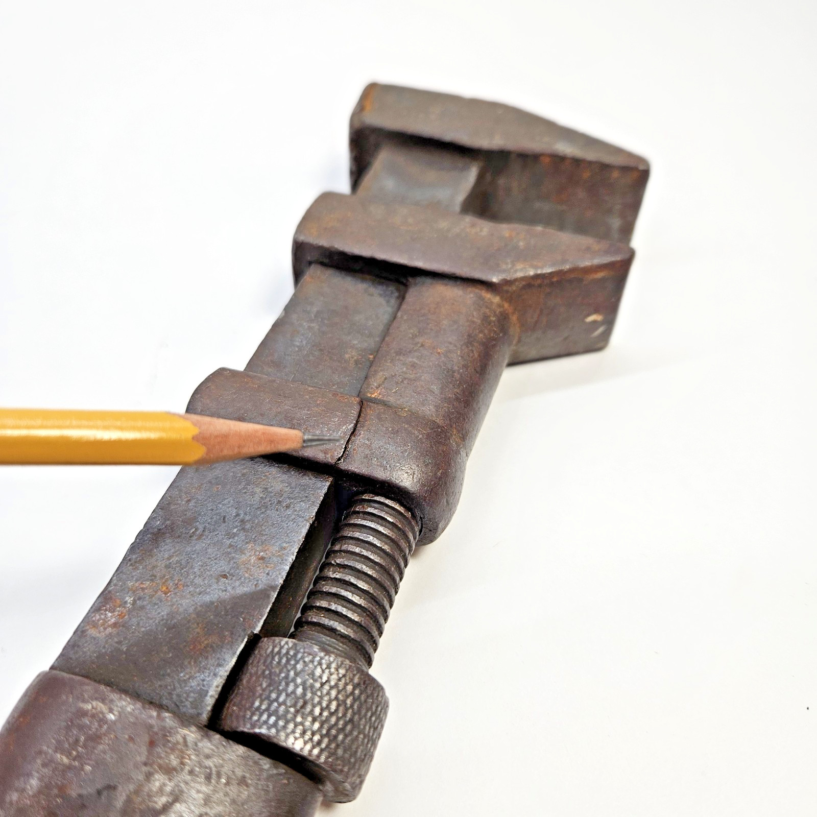 ANTIQUE L. COES WRENCH CO. 12” MONKEY PIPE WRENCH Knife Handle – Read