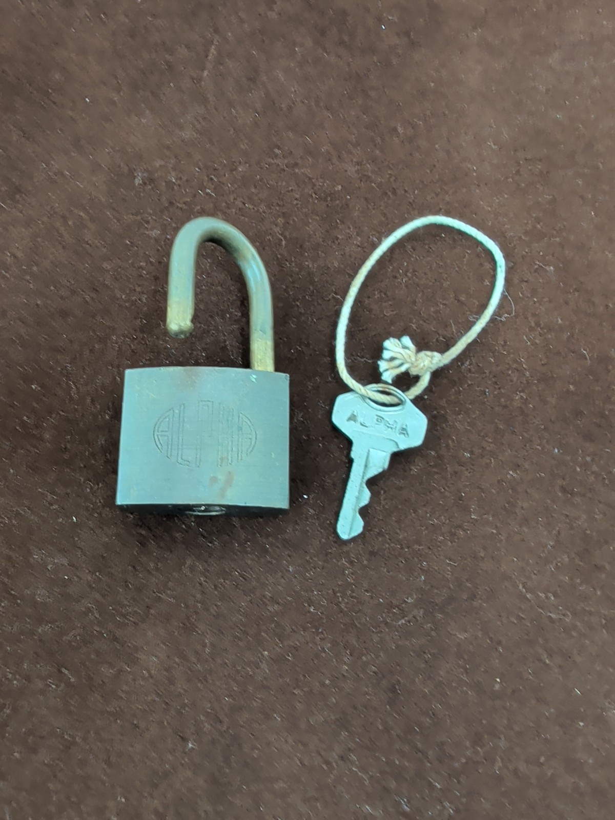 Vintage ALPHA Japanese Brand Heavy Duty Brass Padlock No.1000-40 w/ Key