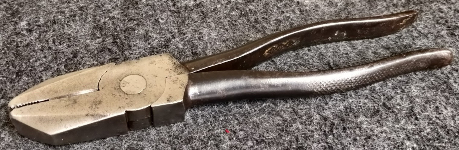1913-1920 Early UTICA Lineman’s Heavy Side-Cutting Plier 9″ largest size