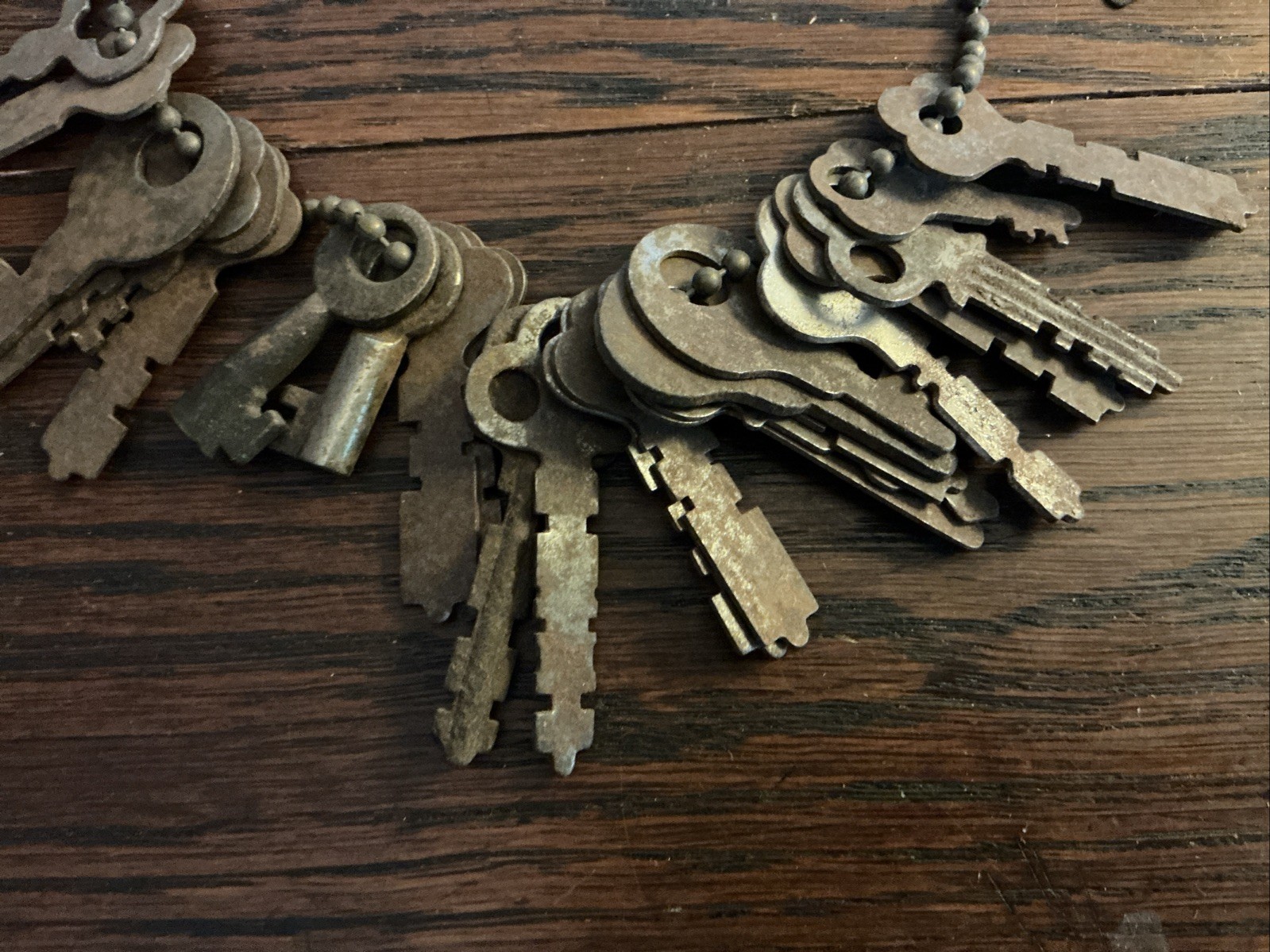 Vintage Keys Lot, Flat Keys, Barrel Keys; Key Chain; ES0625