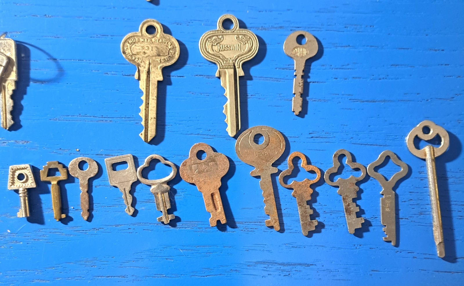 Lot Of 100+ Vintage Keys