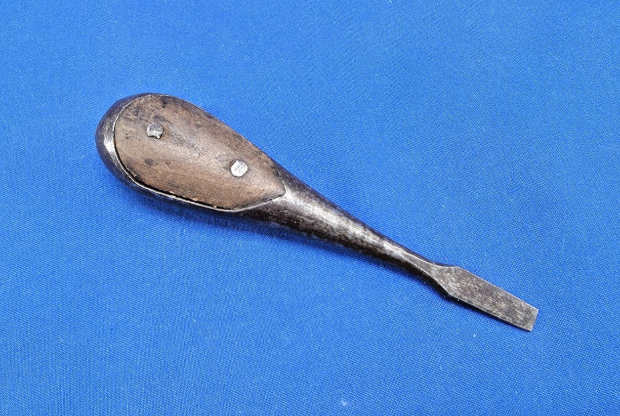 Vintage Perfect Handle Style 4″ Screwdriver