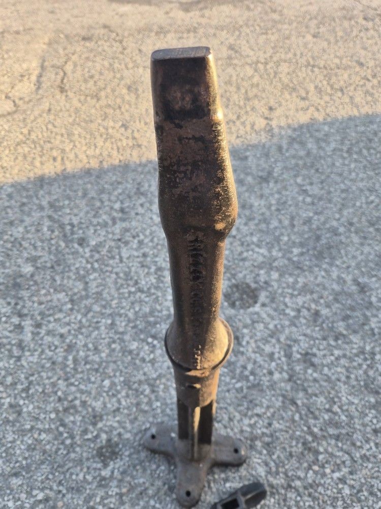 Antique Grizzly Co Cast Iron Shoe Fitting Stand Cobbler Anvil Display Vintage
