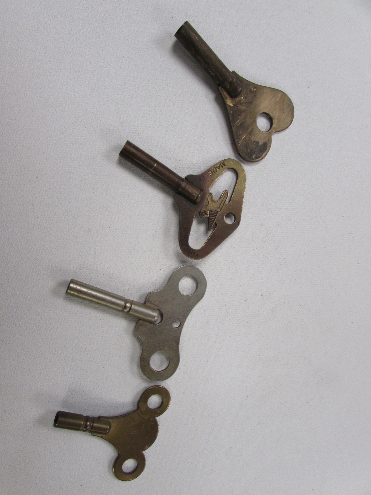 (ref288AH) 4 Vintage Clock Keys Winders