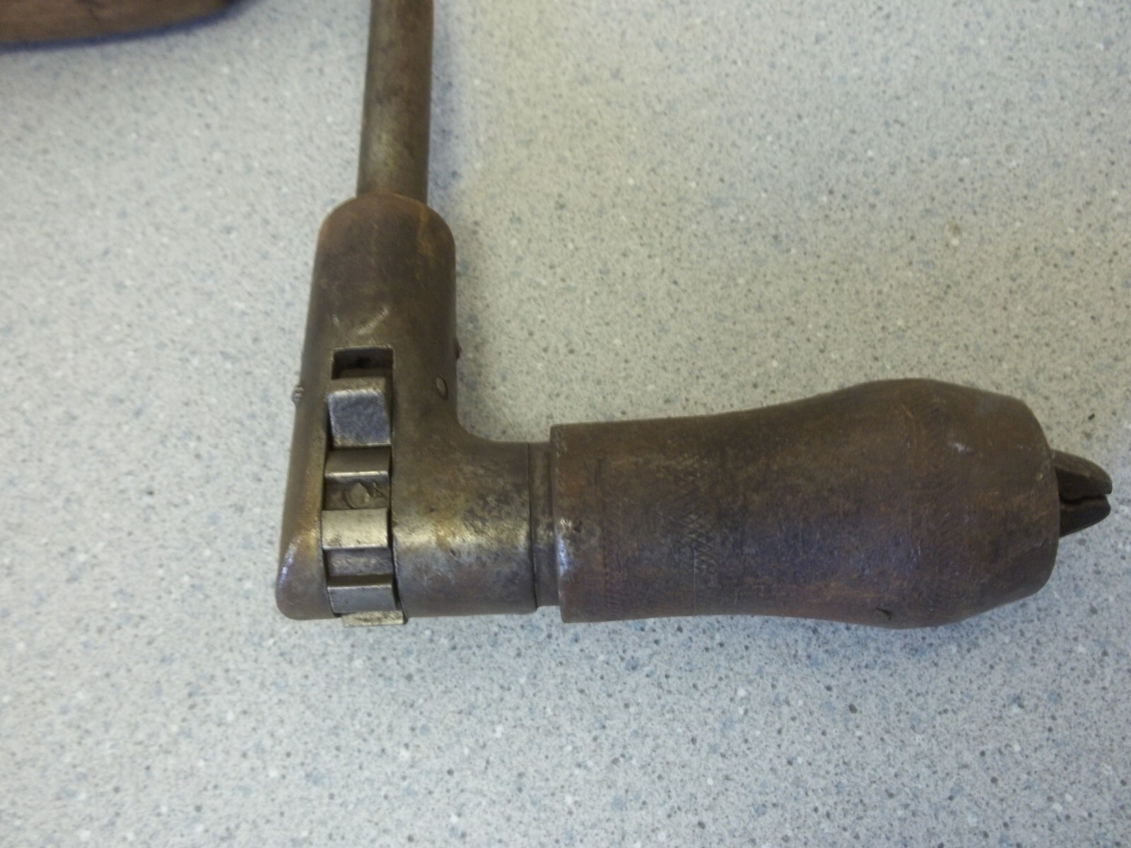 FRAY 810 hand drill and 3 Craftsman wood boring bits
