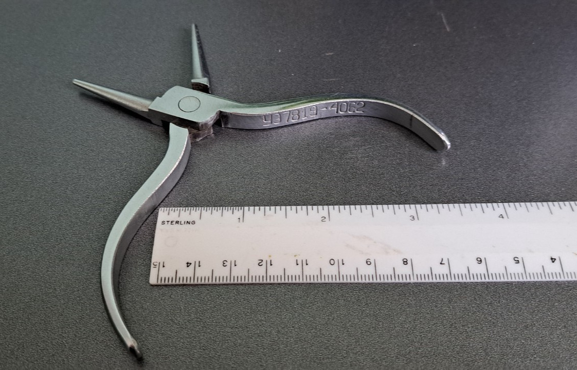 Round Nose Pair of Pliers No. Y37819-4062 5″ Long O – Ring Vintage
