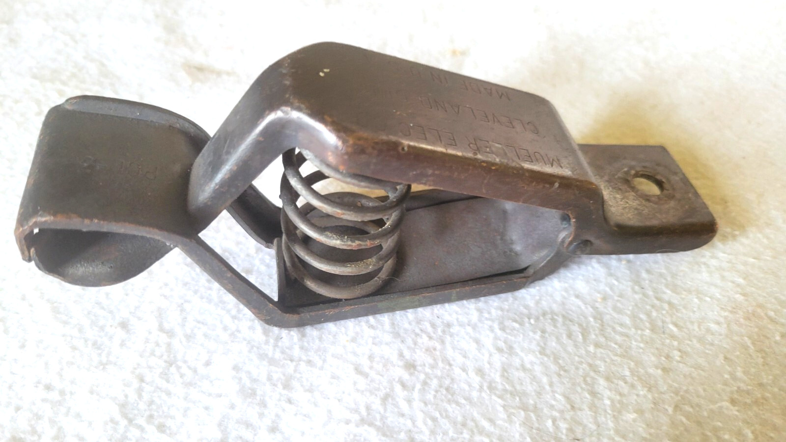 Vintage Brass Universal Pat. Clip 300 Amp Mueller Electric Co.THE BIG BRUTE #33C