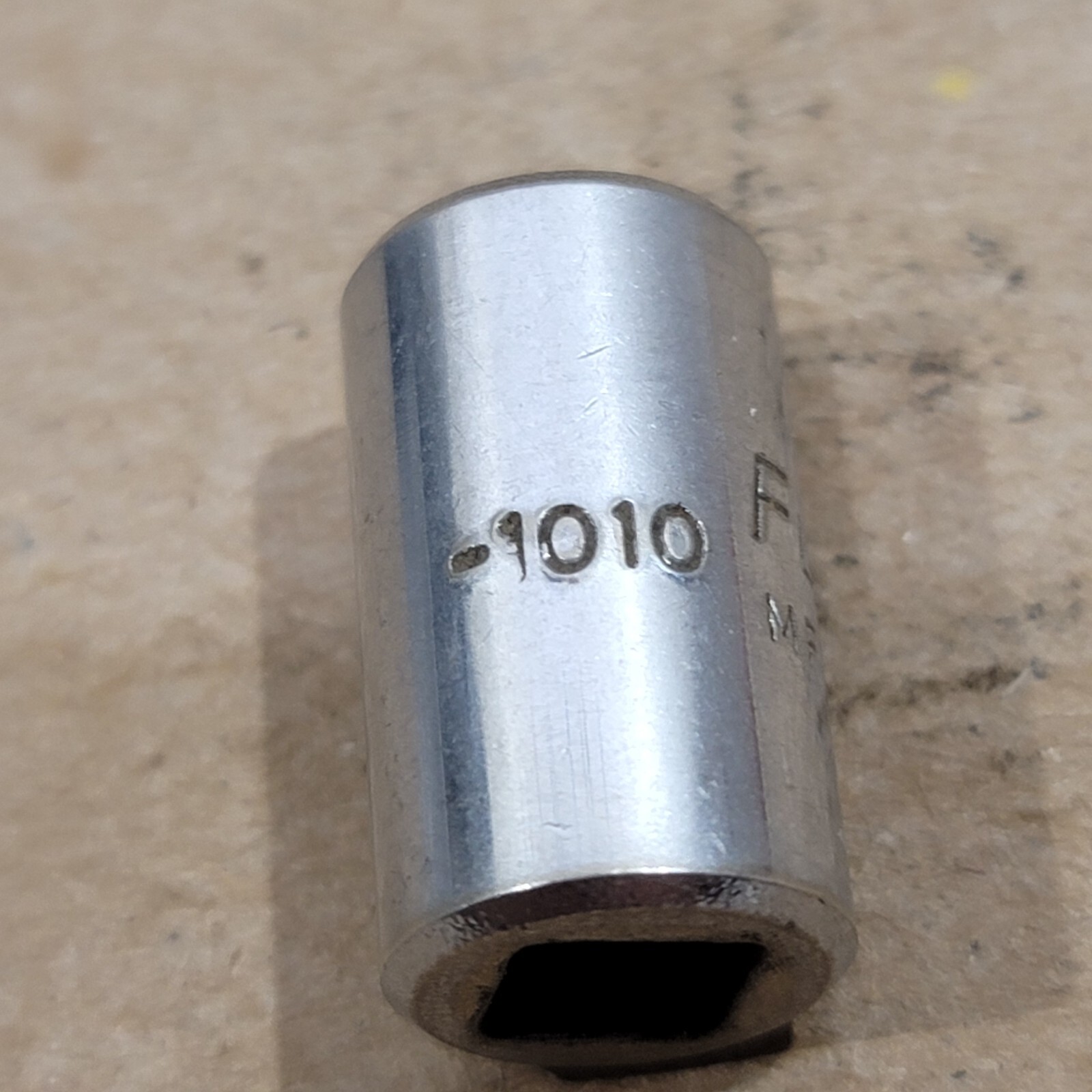 Vintage Fleet 5/16″ 6 point 1/4″ drive Socket 1010 USA