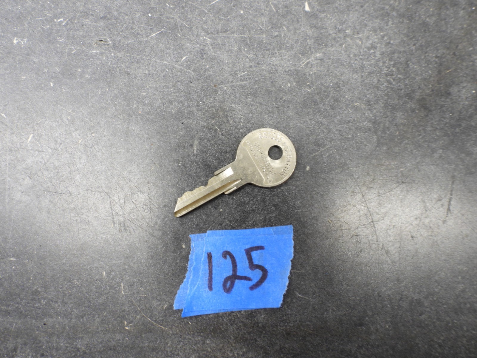 Harley-Davidson Shovelhead Panhead Indian Briggs & Straton B454 Key #125 2330