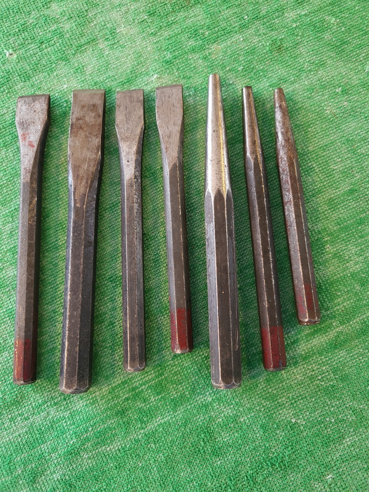 VINTAGE ALL STEEL CHISEL AND PINCH SET LOT OF 7 pcs. UNBRANDED