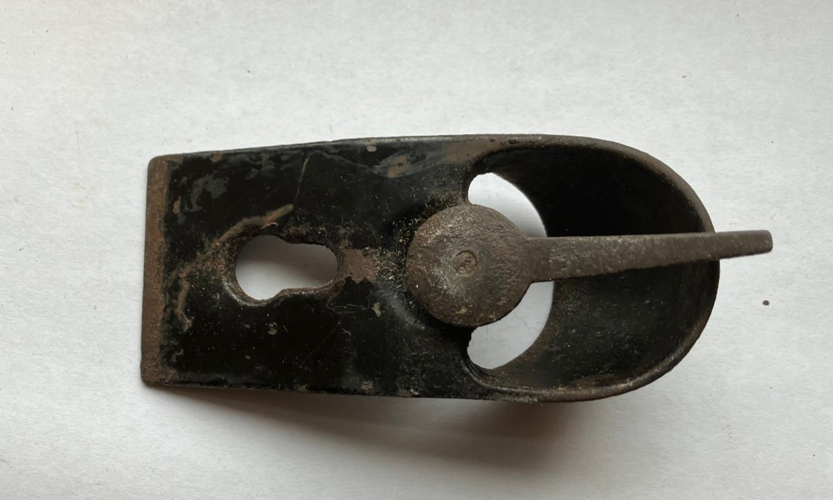 Early Stanley block plane cap W/chip and unknown maker squirrel tail plane body