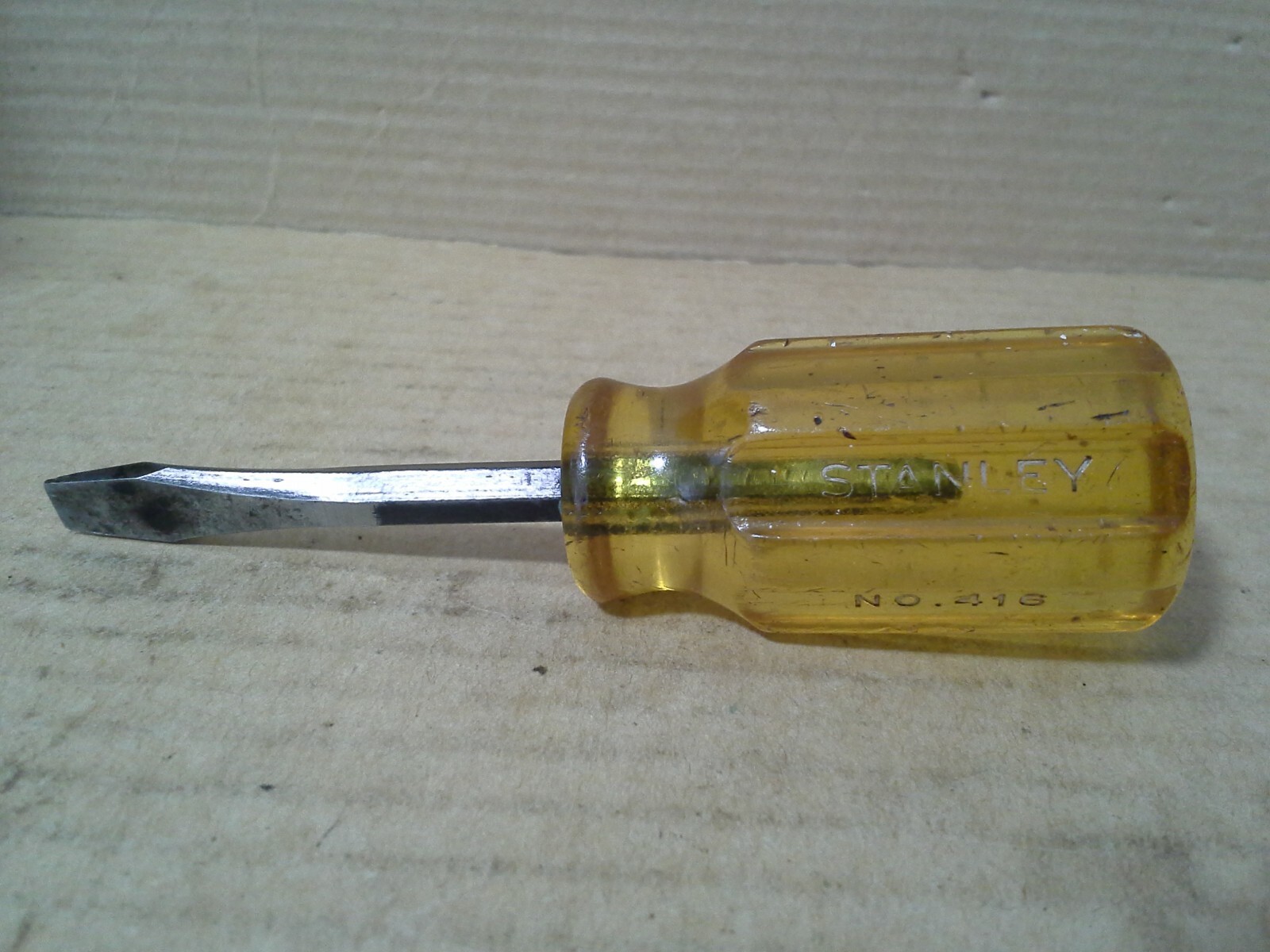 Vintage Stanley No.416 Stubby Flat/Slotted Yellow Handle screwdriver. VGC