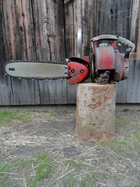RARE Antique MALL Chainsaw Chain Saw w/ 20″ Bar & Log Spikes Model 12A TurnsOver