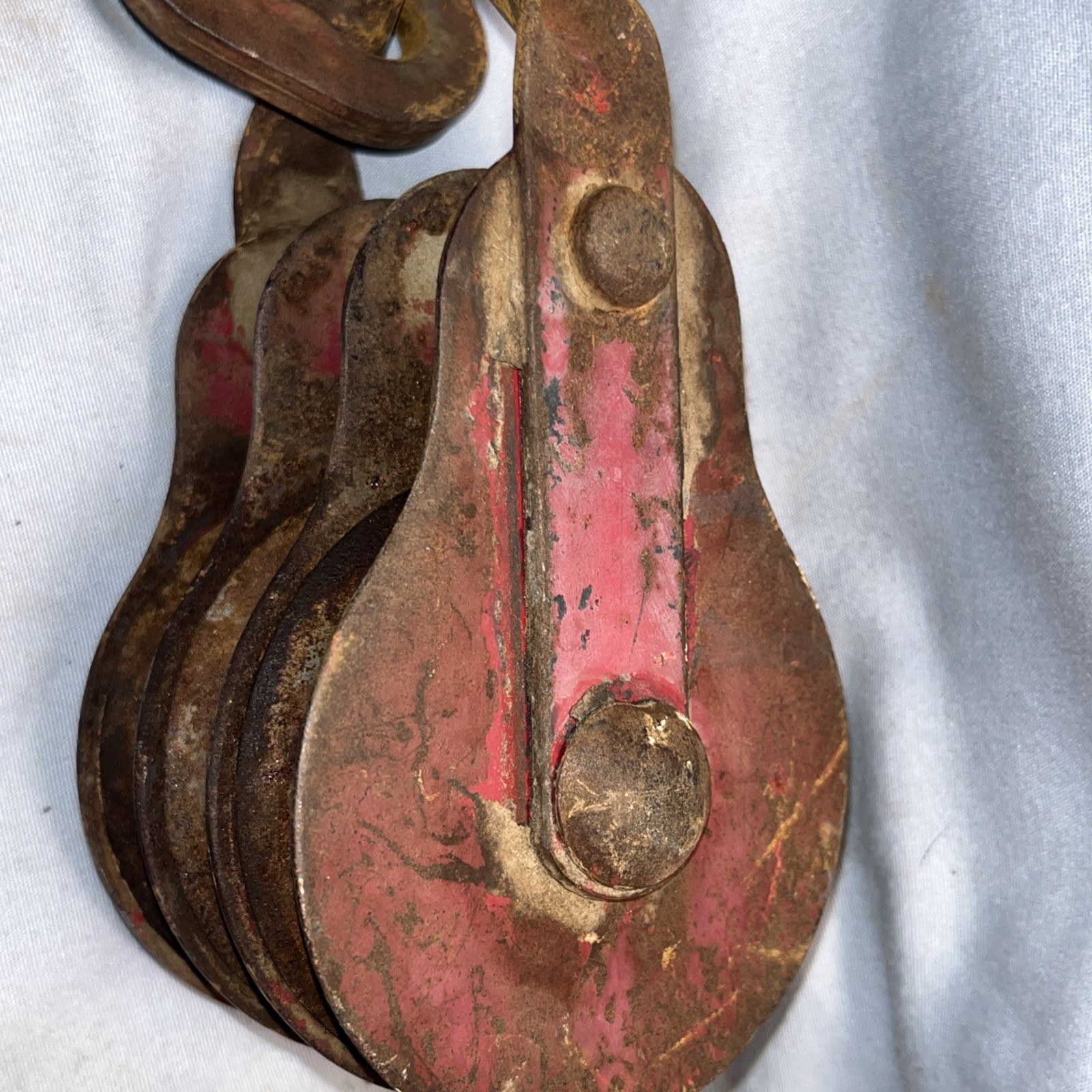 Vintage triple-sheave block and tackle pulley Swivel Hook Metal Cast Iron n RUST