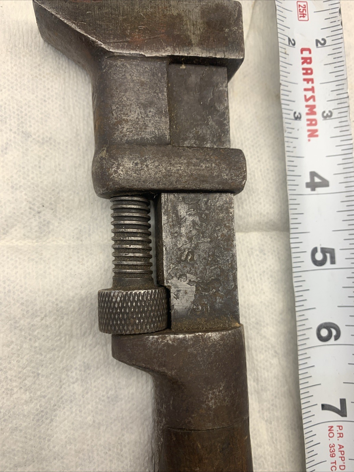 ANTIQUE L. COES WRENCH CO. 10 1/2” MONKEY PIPE WRENCH WOOD HANDLE WORCESTER MASS