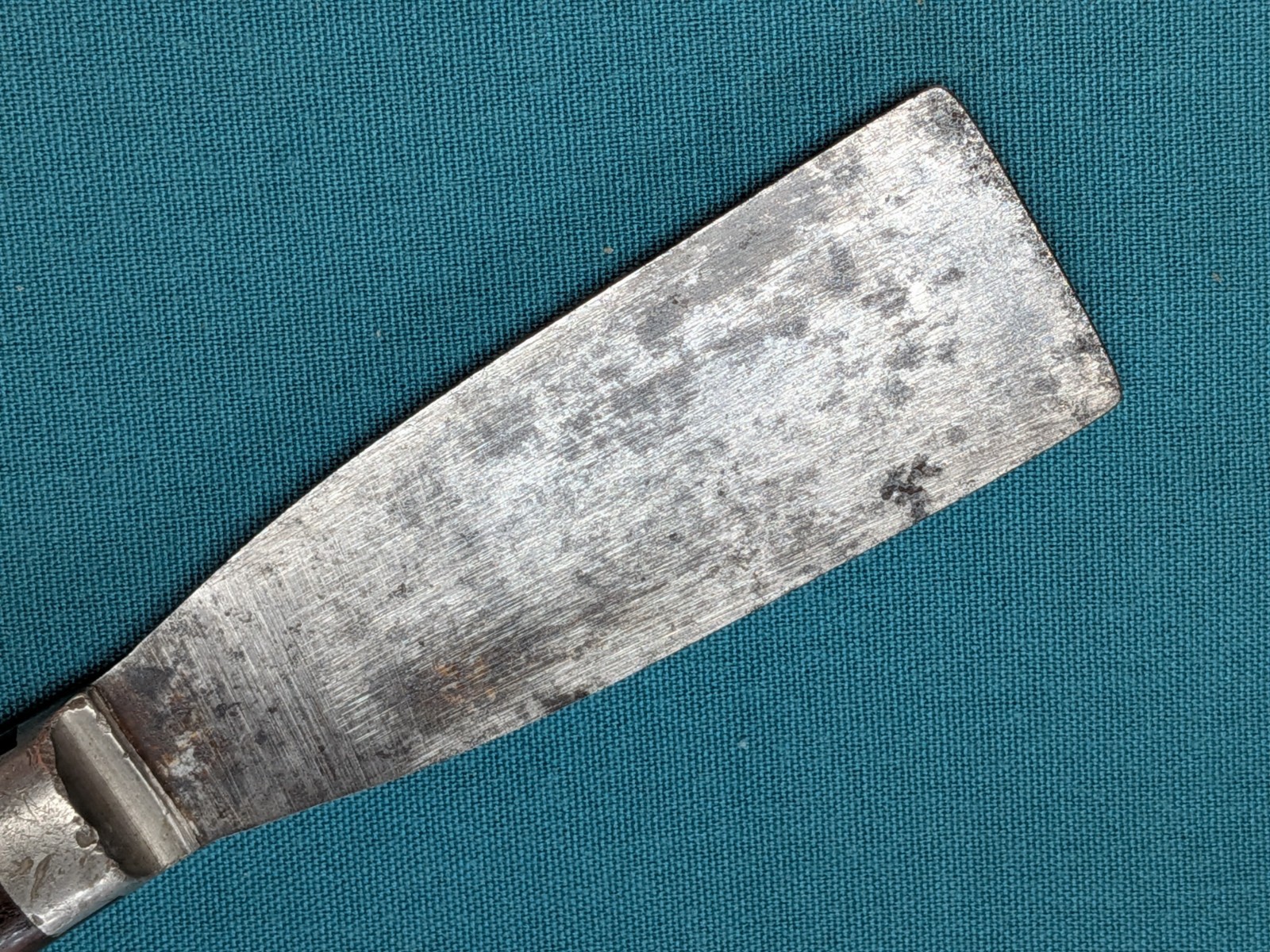 ATQ L.F.&C. 1-1/4″ Putty Knife No. 2101 Rosewood Scales Zinc Bolster – 1900-1915