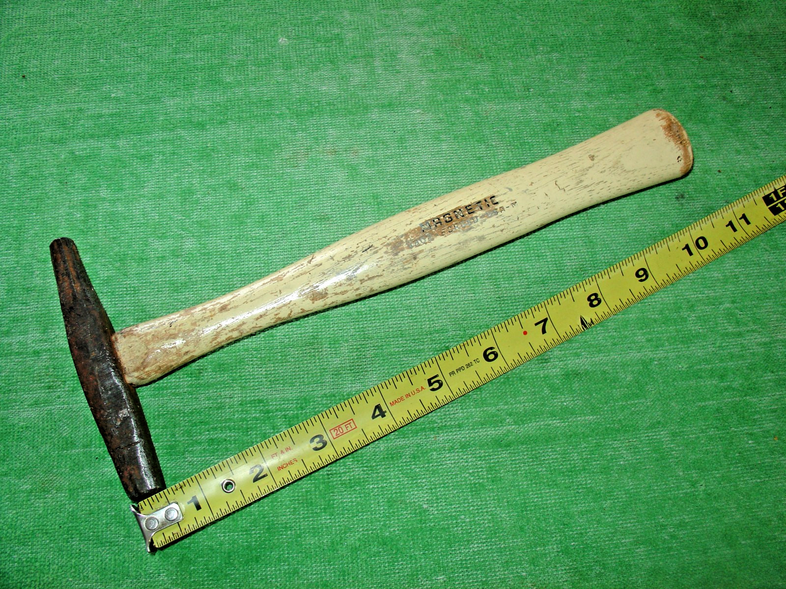 VINTAGE MAGNETIC TACK HAMMER #3802 – 8.3oz. MAGNATIC TIP 10-1/2″ LONG