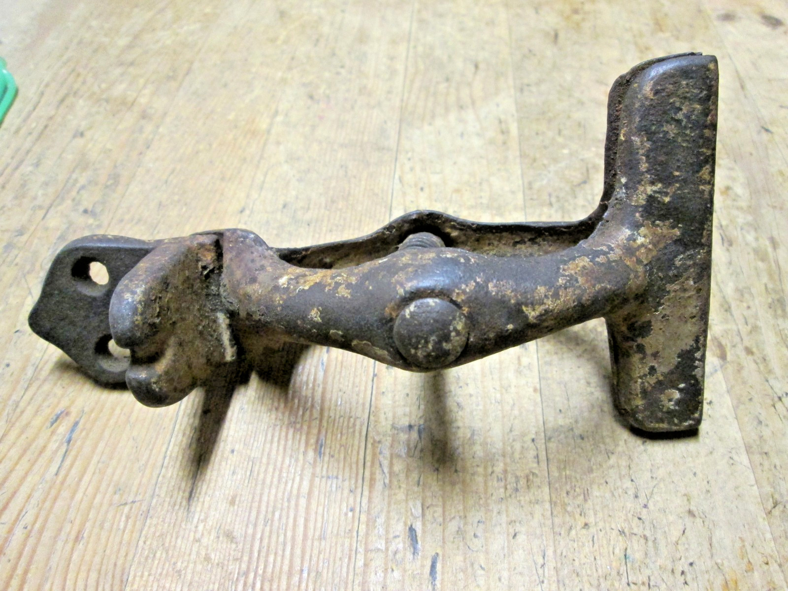 antique vintage table top bench vise 3 1/2″