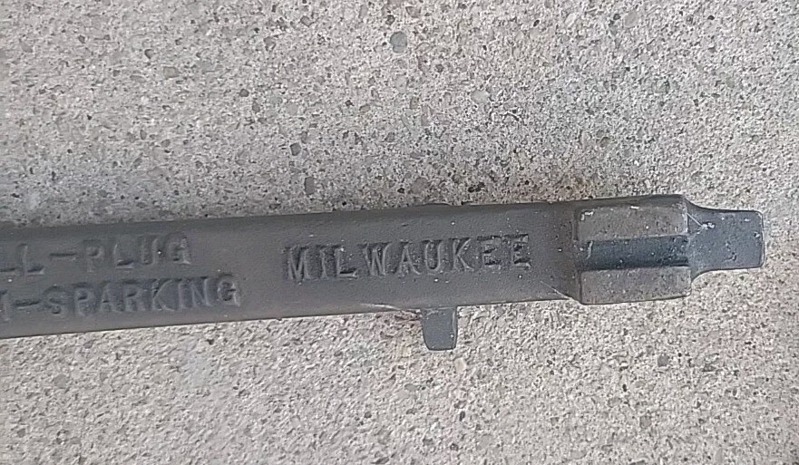 No 121 MILWAUKEE WIZARD 18″ BRASS DRUM BUNG WRENCH NON-SPARKING ALL PLUG