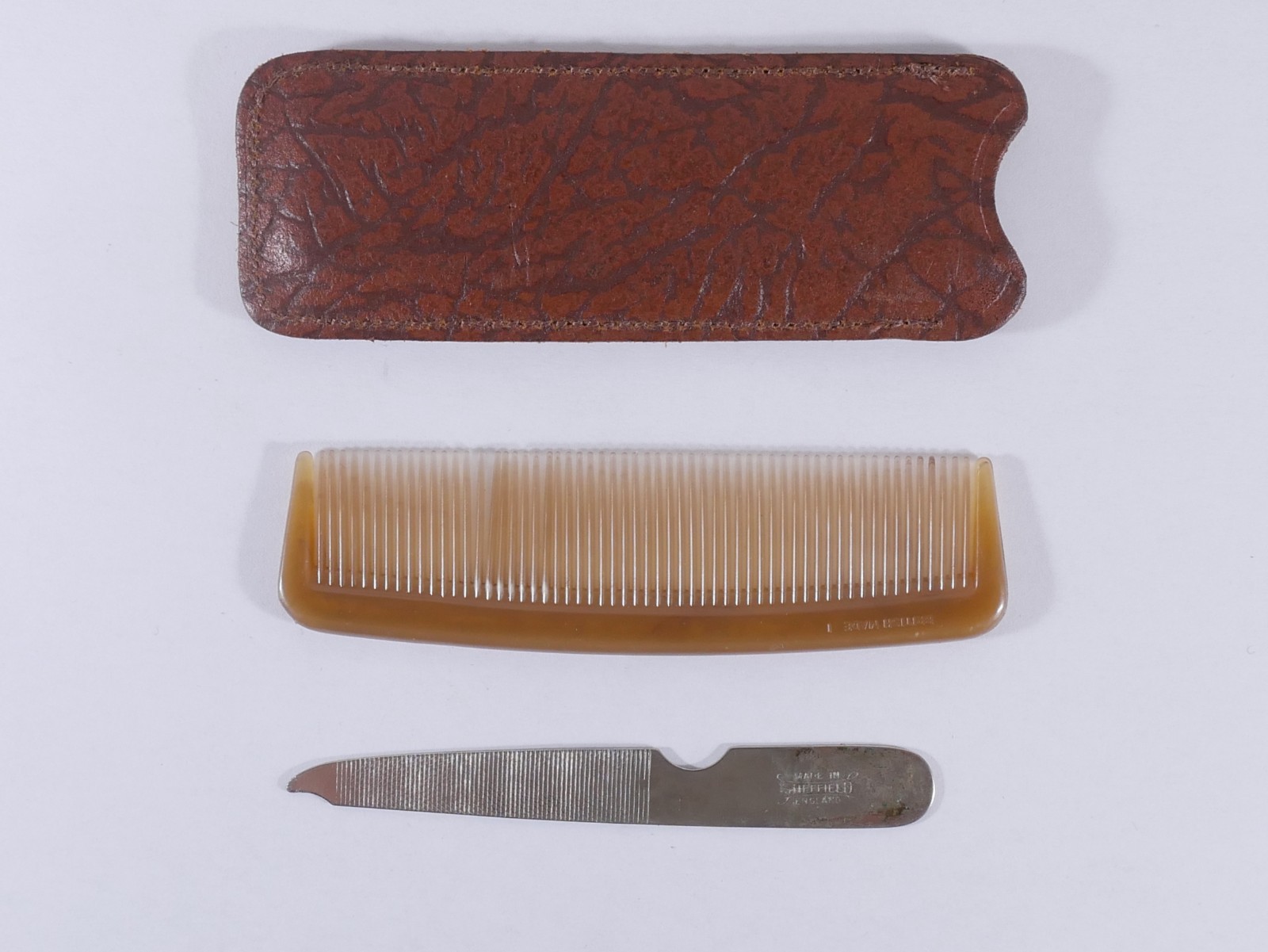 Vintage Pocket Grooming Set Comb Nail File Leather Case British Made Haggerston