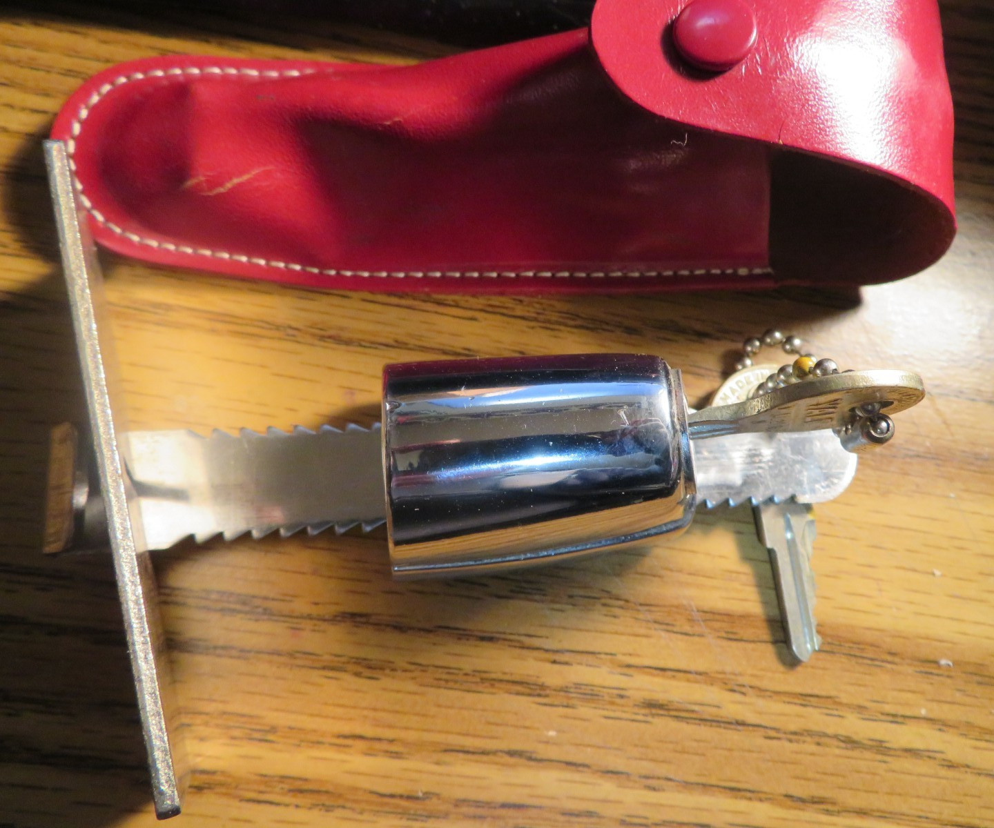 Vintage Yale “TRAVELOK” Portable Security Travel Lock 2 Keys & Red Leather Case