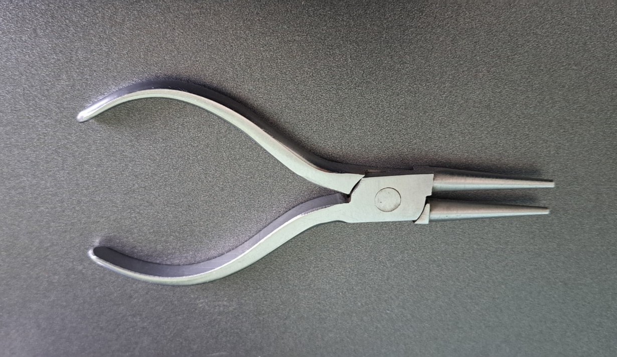 Round Nose Pair of Pliers No. Y37819-4062 5″ Long O – Ring Vintage