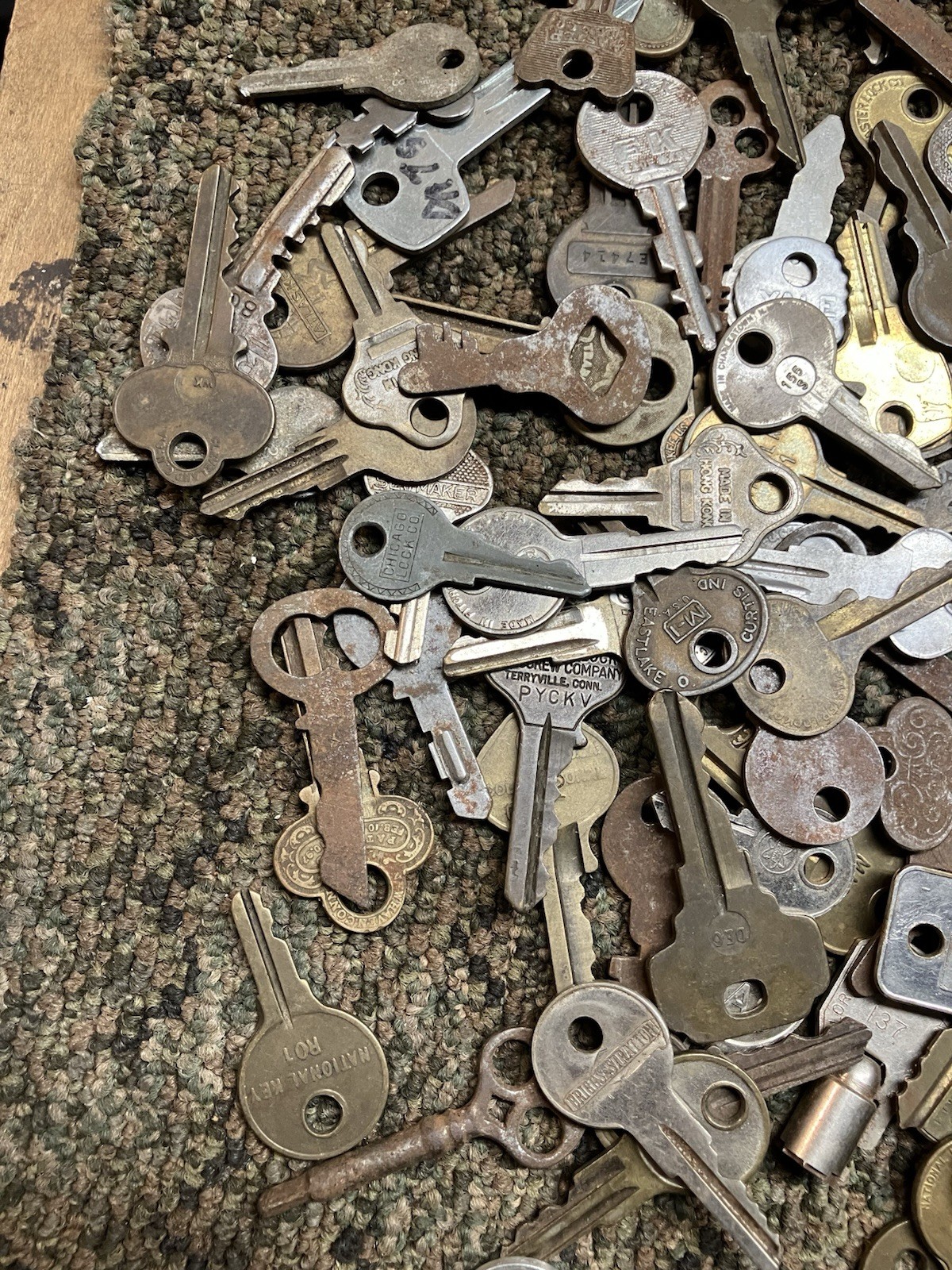 Vintage Antique Key Lot 3 Pounds~ Padlock, Auto, Home, Many Flat Keys