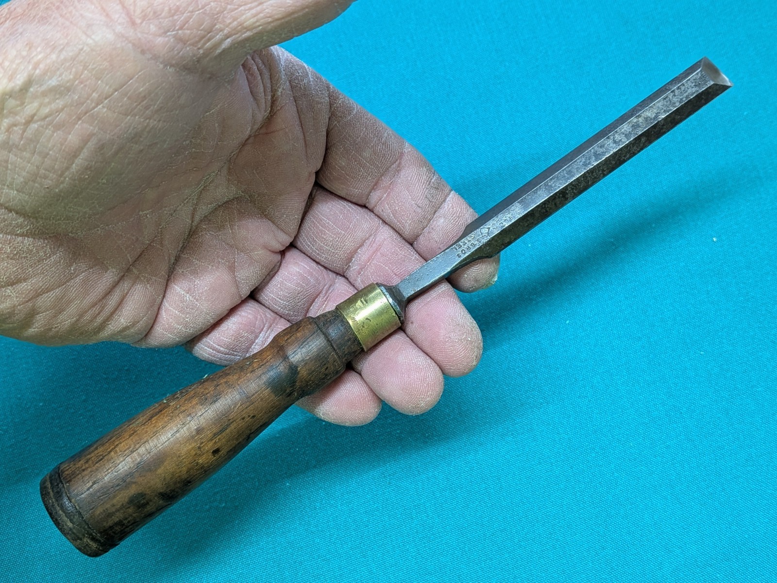Vintage BUCK BROTHERS 1/2″ Wood Chisel Tang Style, Beveled Edges, Warranted