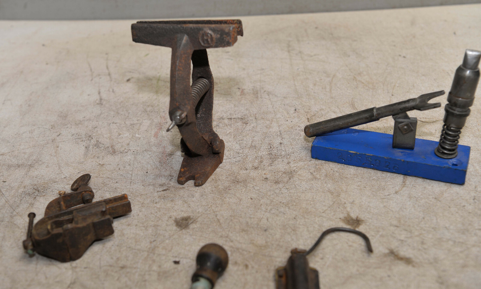 Fly tying vise jeweler screwdriver 1892 Chatlion scale collectible tool lot
