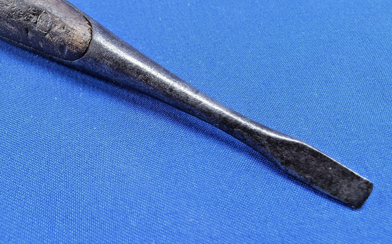 Vintage Perfect Handle Style 3 7/8″ Screwdriver Made in Germany