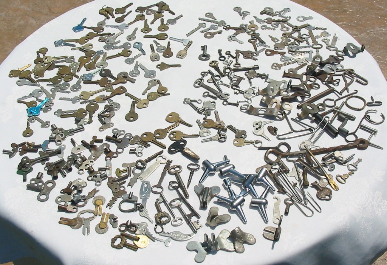Vtg Lot 300 Car Skate Bike Skeleton Luggage Drawer Diary Safe Lock Wind-Up Toy