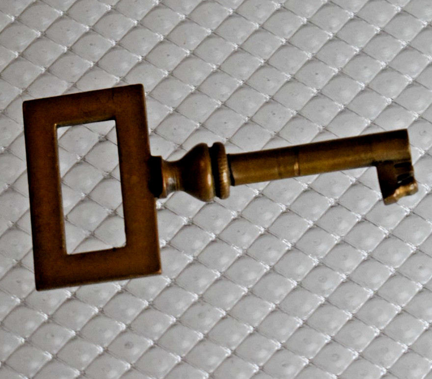 SKELETON KEY SQUARE METAL FURNITURE LOCK STEAMPUNK JEWELRY VINTAGE EARLY 1900s