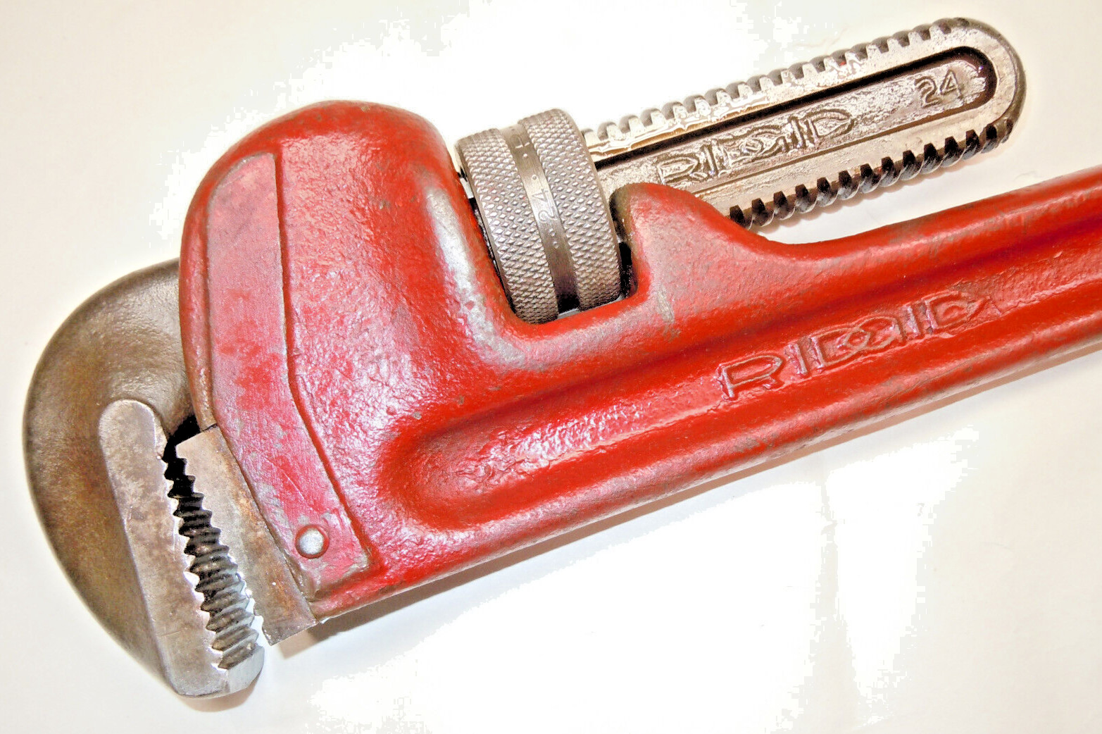 RIDGID Pipe Wrench, 24″ Long Wrench, 1/2″ To 3″ Cap, The RIDGE TOOL Co., USA