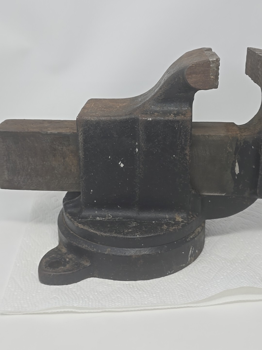 Vintage Hollands No.24 Swivel Base Bench Vise (4″ Jaws/8.25″ Max Opening/58lbs.)