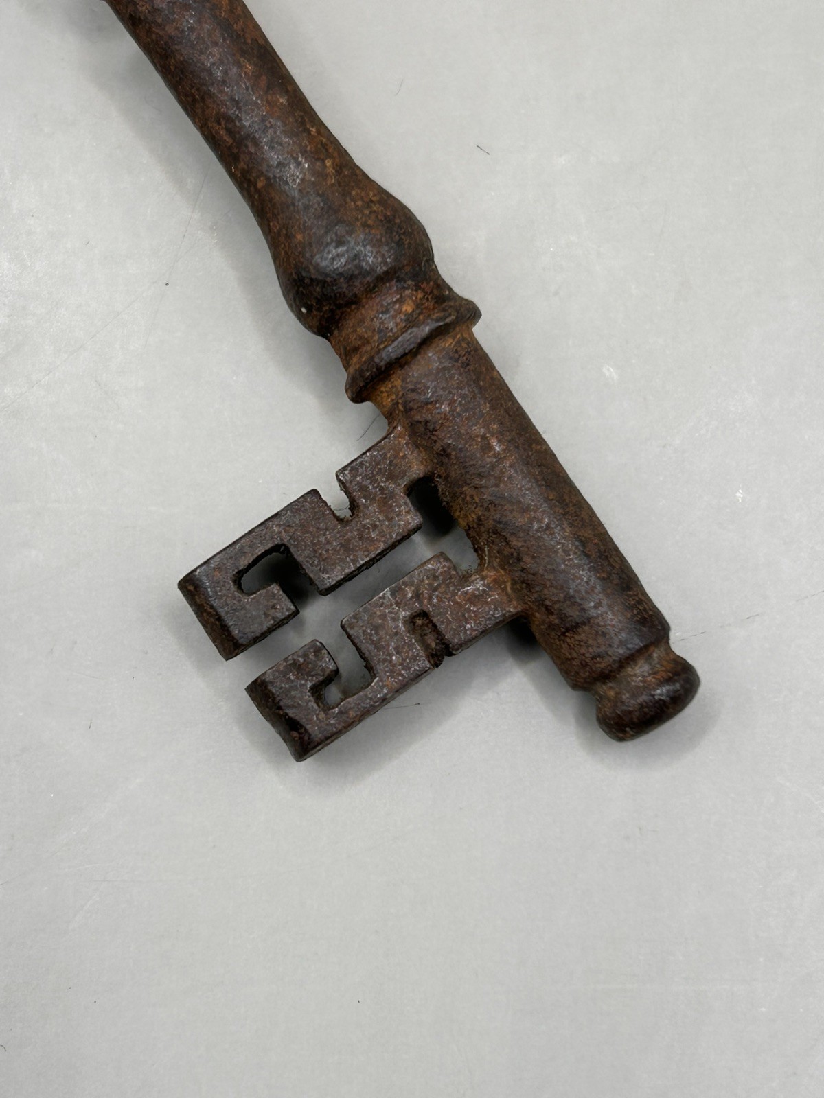 2 Antique Keys ring fob Steampunk Display Prop Rusty Decor largest 4.25” approx