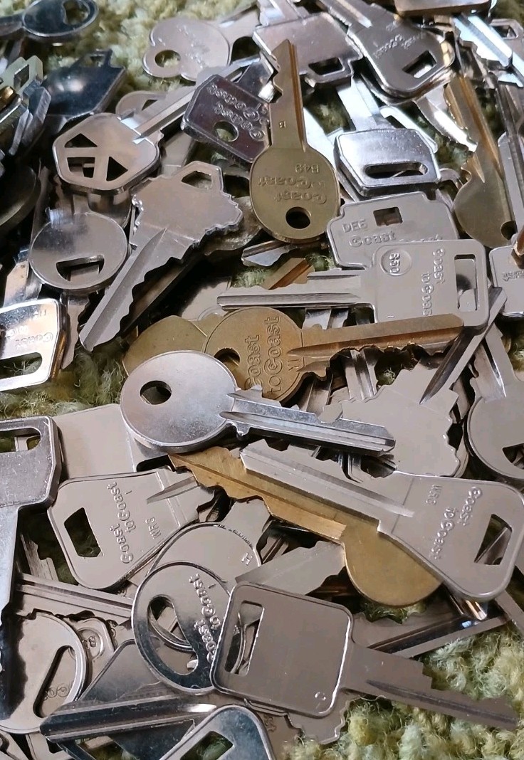 4 LB Of Coast To Coast Cut, Error Keys. Door, Car, Padlock, Craft, Misc