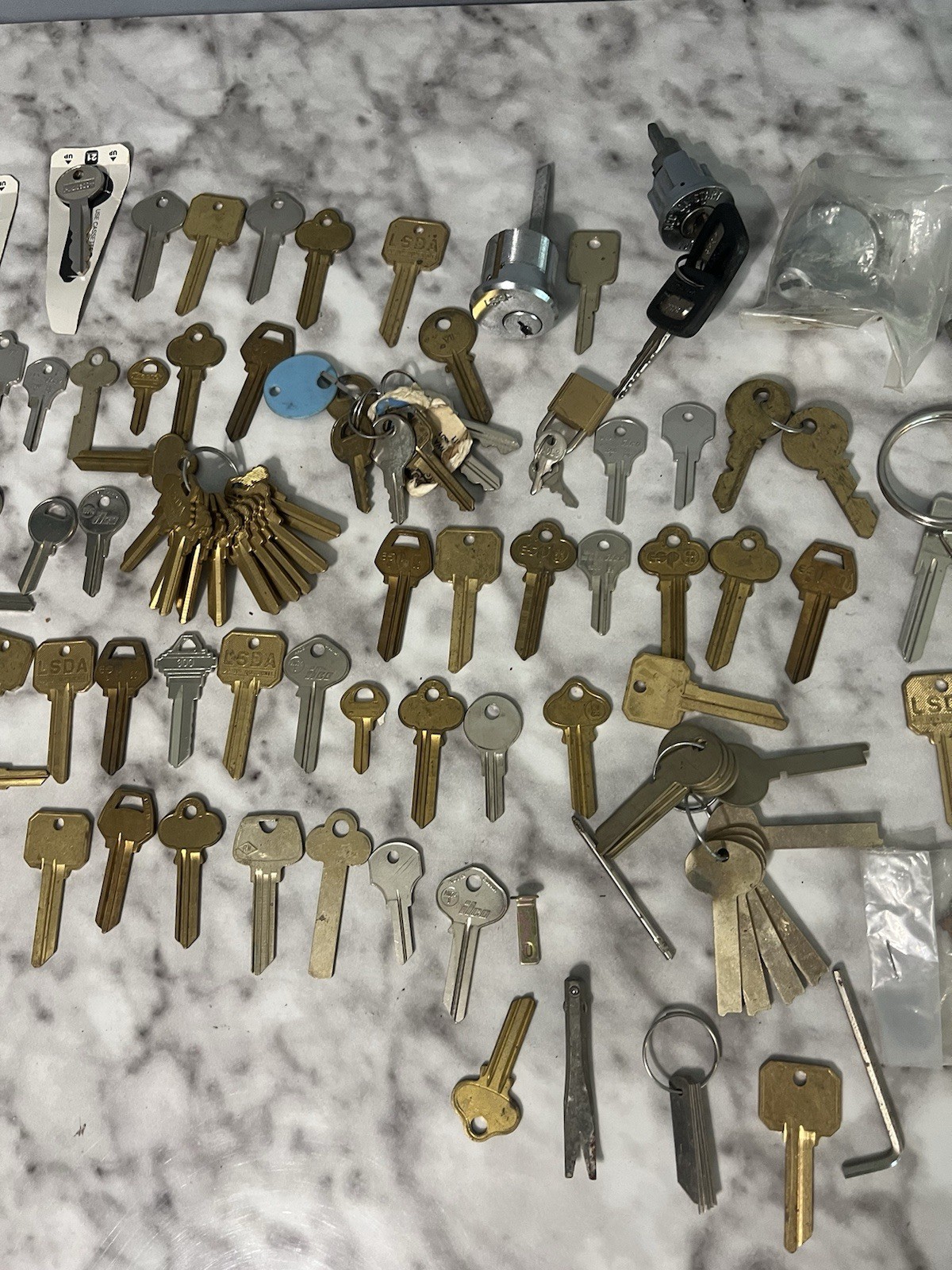 2.12 POUNDs LOT OF USED CAR / HOUSE KEY – SOME UNCUT / CUT – Random Pieces Too